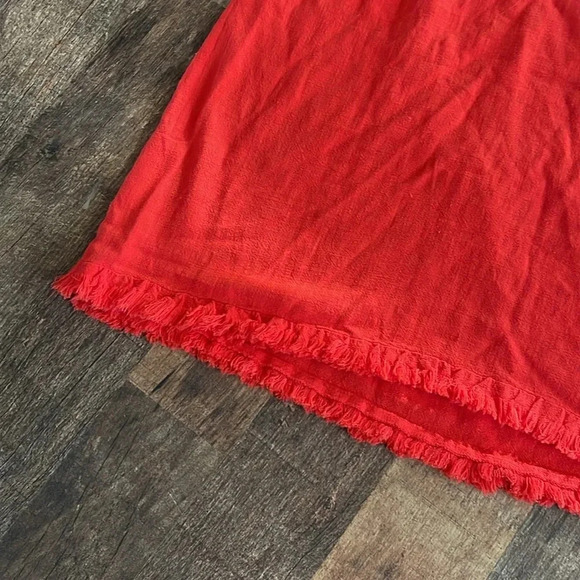 Umgee Linen Blend Cut Out Round Neckline Top with Frayed Fringe Hem - Picture 5 of 8